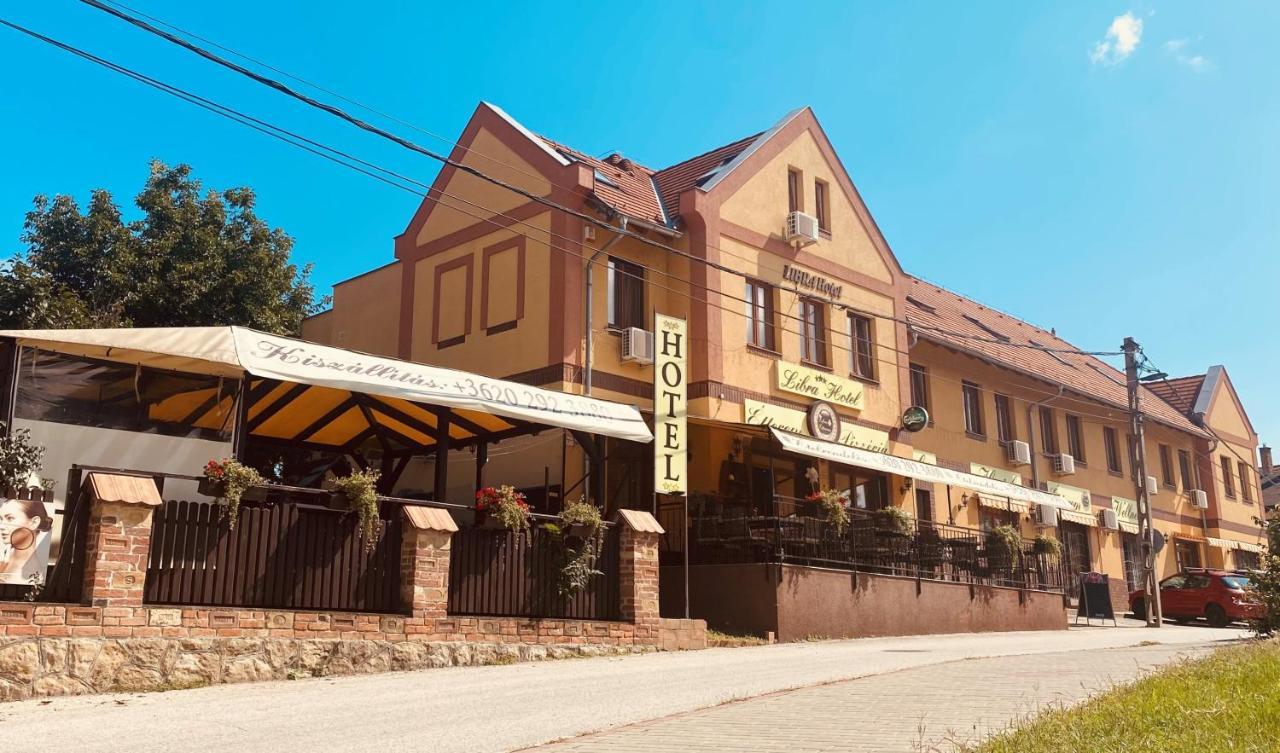 Libra Hotel Veresegyház Exterior foto